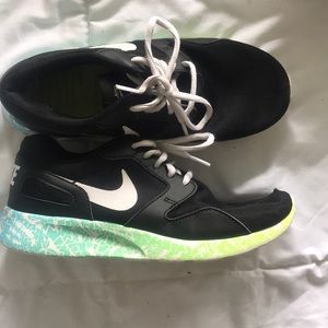 Nike Roshe tennis shoes